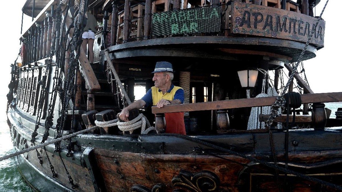 FOTO: Menikmati Teluk Thermaikos dari Atas Kapal Arabella
