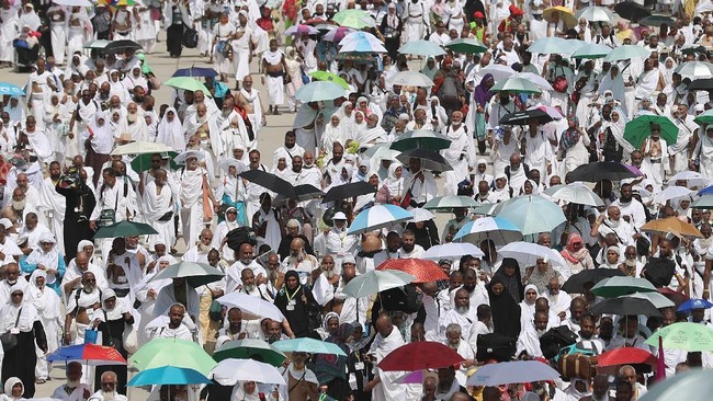 Wakil Menteri Agama Romo HR Muhammad Syafi'i mengungkap petugas keamanan Arab Saudi mengusir dan melarang petugas haji mendampingi jemaah di Jamarat.
