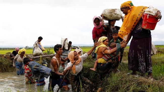 Bangladesh dilaporkan memaksa sedikitnya 2.000 pengungsi Rohingya di perbatasan untuk keluar dari wilayah itu dan memulangkan mereka ke Myanmar.