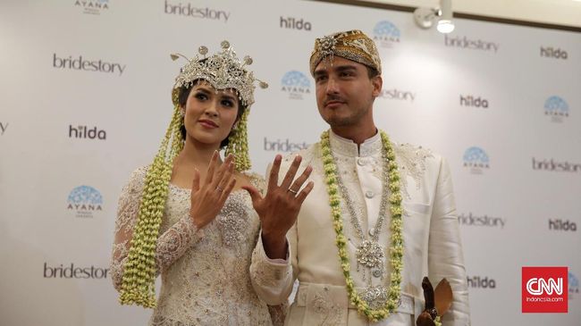 Sutopo langsung menyebar ucapan selamat setelah mengetahui Raisa melahirkan putri pertama di RSIA Kemang, Selasa (12/2) dini hari.