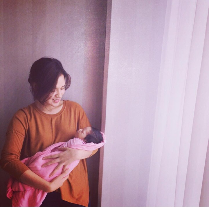 <p>Ya ampun, aura keibuannya kelihatan banget nih. (Foto: Instagram @raisa6690)</p>
