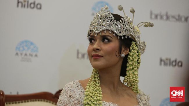Elie Saab Gaun Pengantin Raisa di Pesta Pernikahan Elie Saab Gaun Pengantin Raisa di Pesta Pernikahan