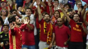 Dua Gol Isco Bawa Spanyol Unggul atas Italia di Babak Pertama