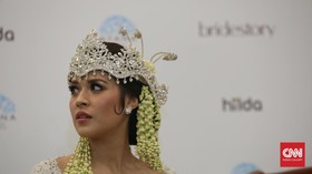 Raisa Tampil Elegan dengan Gaun Pengantin Elie Saab