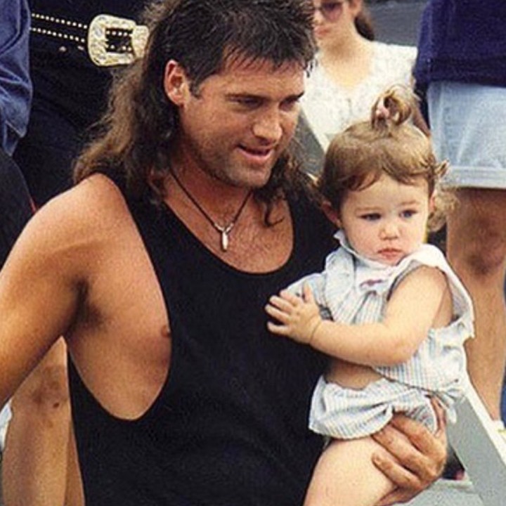 Miley Cyrus cilik bersama sang ayah, Billy  Ray Cyrus ( Foto: Twitter/ @MileyCyrus)<br /><br />