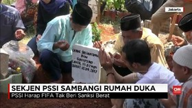 VIDEO: Duka Iringi Pemakaman Suporter Timnas Indonesia