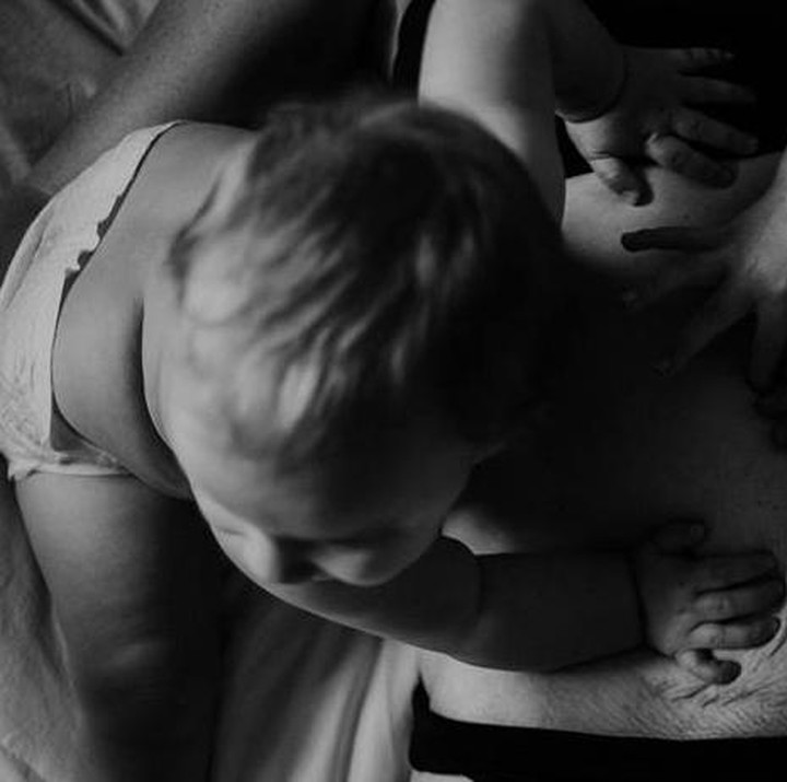 <p>Ya, Nak, dulu sekali, sebelum lahir, kalian bermain di dalam perut bunda. (Foto: Mikaela Shannon Photography)</p>