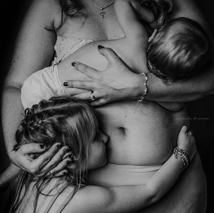 <p>"Aku sangat sayang Bunda!" Mungkin begitu kata bocah ini. (Foto: Mikaela Shannon Photography)</p>