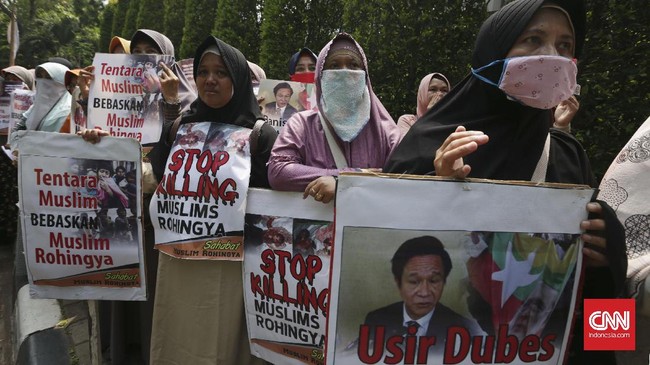 Memutus hubungan diplomatik dengan Myanmar dinilai tidak akan menghentikan krisis kemanusiaan yang sedang menimpa etnis minoritas Rohingya saat ini.