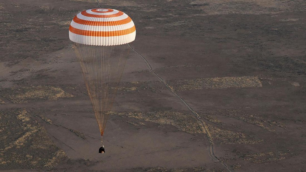 FOTO: Momen Haru Tiga Astronaut 'Mudik' ke Bumi