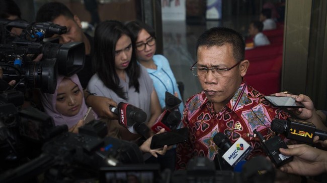 Komisi III DPR berencana memanggil dan mengunjungi pihak Mako Brimob Polri untuk mencari tahu soal kerusuhan napi teroris di tempat tersebut.