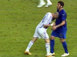 Materazzi Tak Suka Ingat Insiden Tandukan Zidane
