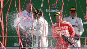 Lewis Hamilton Berpeluang Juara, Sebastian Vettel Pasrah