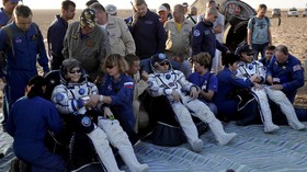 FOTO: Momen Haru Tiga Astronaut 'Mudik' ke Bumi