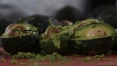 FOTO: Meksiko Pecahkan Rekor Dunia dengan 3 Ton Guacamole Sekitar 600 murid sekolah memasak dan 400 warga Buenos Aires membuat 3 ton guacamole untuk memecahkan rekor dunia.