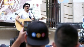 Glenn Fredly 'Ngamen' di Hadapan Ribuan Orang di New York