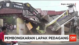 Lapak Pedagang di Sepanjang Jalur Puncak Dibongkar