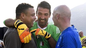 Buffon Sanjung Ronaldo Sebagai Penyerang Terhebat