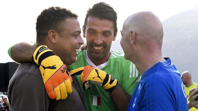 Buffon Sanjung Ronaldo Sebagai Penyerang Terhebat Puluhan tahun menjaga gawang, Buffon anggap Ronaldo sebagai penyerang paling berbahaya. Bukan Cristiano Ronaldo, melainkan Ronaldo Nazario asal Brasil.