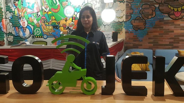 Anak-anaknya sudah bekerja, tapi Paula memilih untuk mencari nafkah sendiri. Ini dia kisahnya.