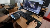 FOTO: Sekolah Khusus Pilot Drone Demi Sebuah Lisensi Pemerintah China serius mengatur penerbangan drone dengan membuat sekolah khusus pilot drone di Beijing.