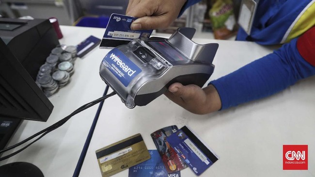 Sejumlah bank akan memblokir kartu ATM berbasis teknologi pita magnetik sesuai arahan Bank Indonesia. Berikut jadwalnya.