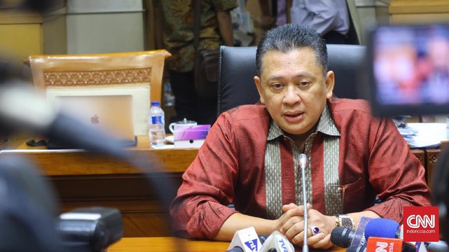 Rapat hari ini ditunda karena pimpinan KPK sedang tugas di luar KPK. Komisi III menjadwalkan rapat berikutnya pada Senin pekan depan.