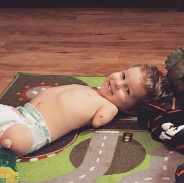 Padahal anak ini justru lebih mandiri dari anak-anak kebanyakan, lho, Bun. Foto: Instagram/katiewhiddon