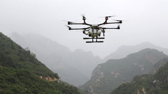 Perusahaan di China telah menggunakan drone untuk melakukan pengantaran makanan ke pelanggan mereka.