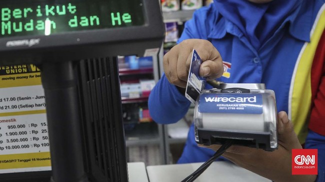 Bank Indonesia (BI) meminta pedagang (merchant) tidak mengenakan biaya transaksi kepada nasabah yang menggunakan pembayaran dengan kartu debit maupun kredit.