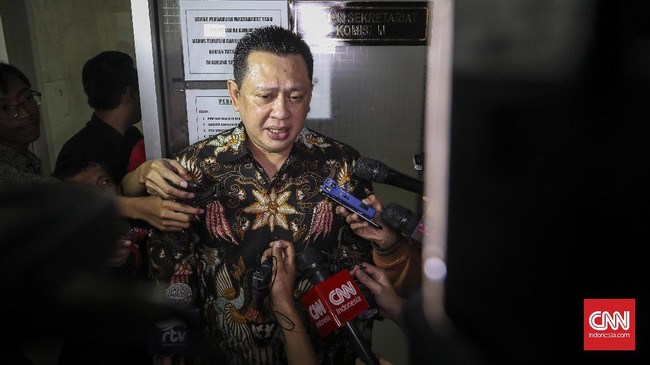 Banyak pula peraturan daerah yang dianggap bertentangan dengan Pancasila dan berujung uji materi di MK. DPR dan UKP-PIP akan meninjau legislasi.