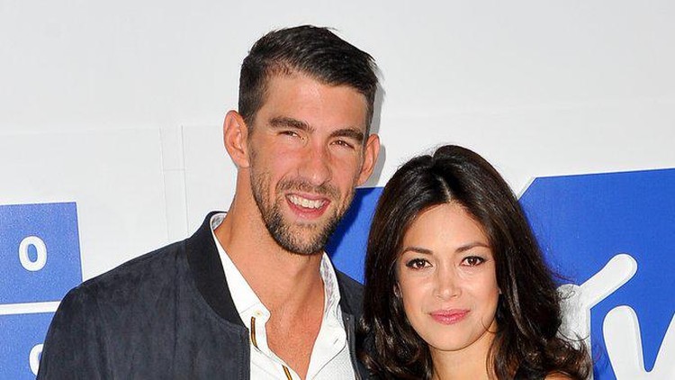 Nicole Phelps, istri Michael Phelps, mendukung ibu menyusui lewat media sosial.