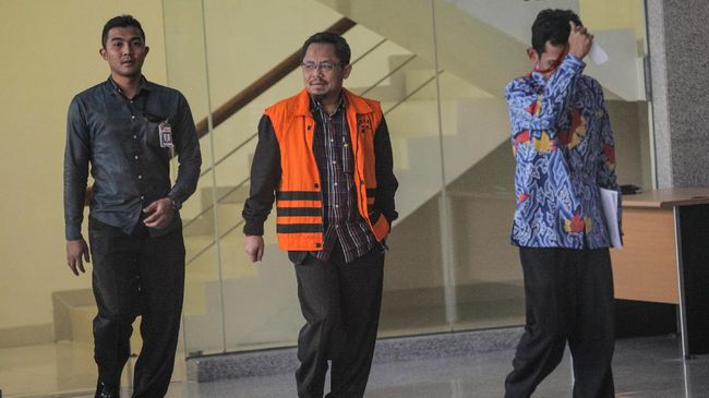Pelaporan Penyelidik KPK ke Polisi atas Arahan Auditor BPK Rochmadi Saptogiri, terdakwa dugaan suap Kemendes dan pencucian uang, memberikan surat kuasa kepada anaknya untuk melaporkan penyelidik KPK Ario Bilowo.