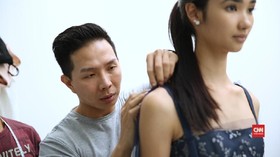VIDEO: Hian Tjen dan Perjalanan Menjadi Perancang Adibusana