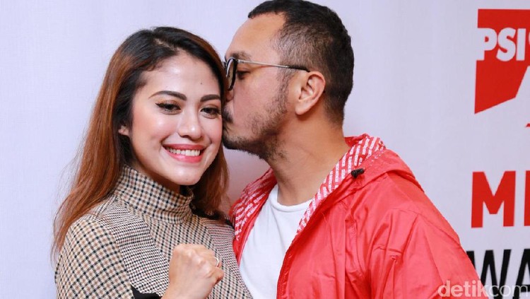 Di kehamilannya kali ini, istri Giring 'Nidji', Cyntia Riza mengaku justru sering mual dan badannya capek. Bunda juga pernah mengalaminya?