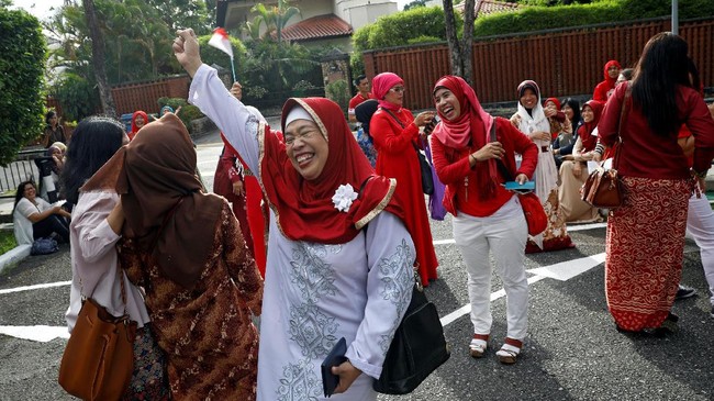 FOTO: Jokowi Disambut bak Pahlawan di Singapura