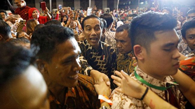 Jokowi Serahkan Rp7,1 Miliar untuk Pengungsi Gunung Agung