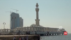 VIDEO: Indahnya Masjid Terapung di Laut Merah