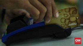 Masih Ada Merchant 'Bandel' Pungut Biaya Gesek Kartu Nasabah