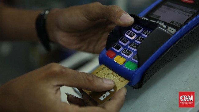 Asosiasi Kartu Kredit Indonesia (AKKI) mengaku belum menerima sosialisasi dari Ditjen Pajak terkait kembali diwajibkannya penyampaian data nasabah kartu kredit.