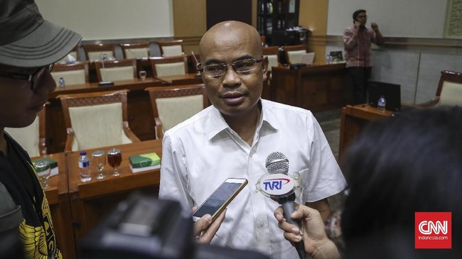 Komisi 3 DPR menyatakan memberi perhatian khusus terhadap calon hakim MK yang belum menyerahkan laporan harta kekayaan ke KPK.