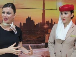 Alasan Pramugari Pakai Lipstik Merah, Bisa Selamatkan Nyawa Lho!