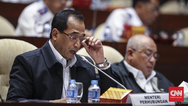 Menteri Perhubungan Budi Karya mengatakan telah mendirikan crisis center pesawat Lion Air yang jatuh. Crisis center dibangun di Terminal I Bandara Soetta.