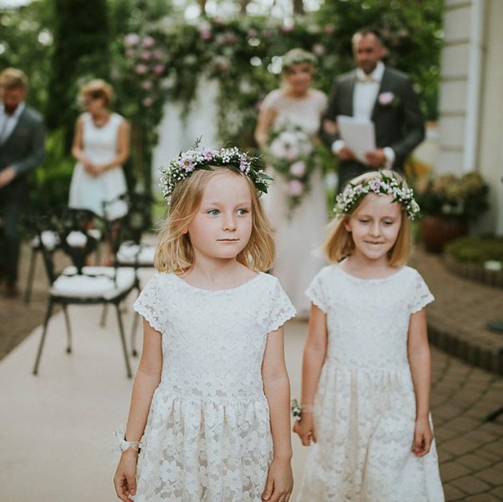 <p>Anak kembar jadi bridesmaid? Hmm, boleh juga. (Foto: Instagram @allaaallicja)</p>