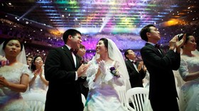 FOTO: Ribuan Pasangan Nikah Massal di Korsel