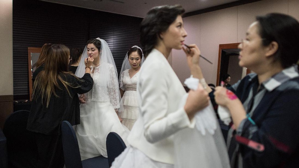 FOTO: Ribuan Pasangan Nikah Massal di Korsel