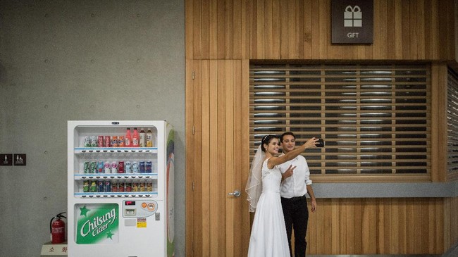 FOTO: Ribuan Pasangan Nikah Massal di Korsel