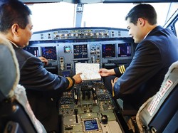 Boleh Nggak Sih Pilot Tidur di Pesawat saat Terbang?