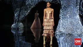 FOTO: Gaun-gaun Anggun dan Sensual dari Hian Tjen