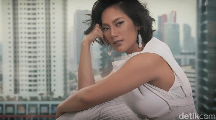 Tara Basro menyuarakan keresahannya tentang kritik terhadap tubuh sendiri. Tulisannya ini menginspirasi para wanita untuk mencintai tubuhnya sendiri, Bun.